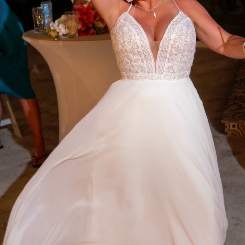 WEDDING DRESS - Picture 9 of 10